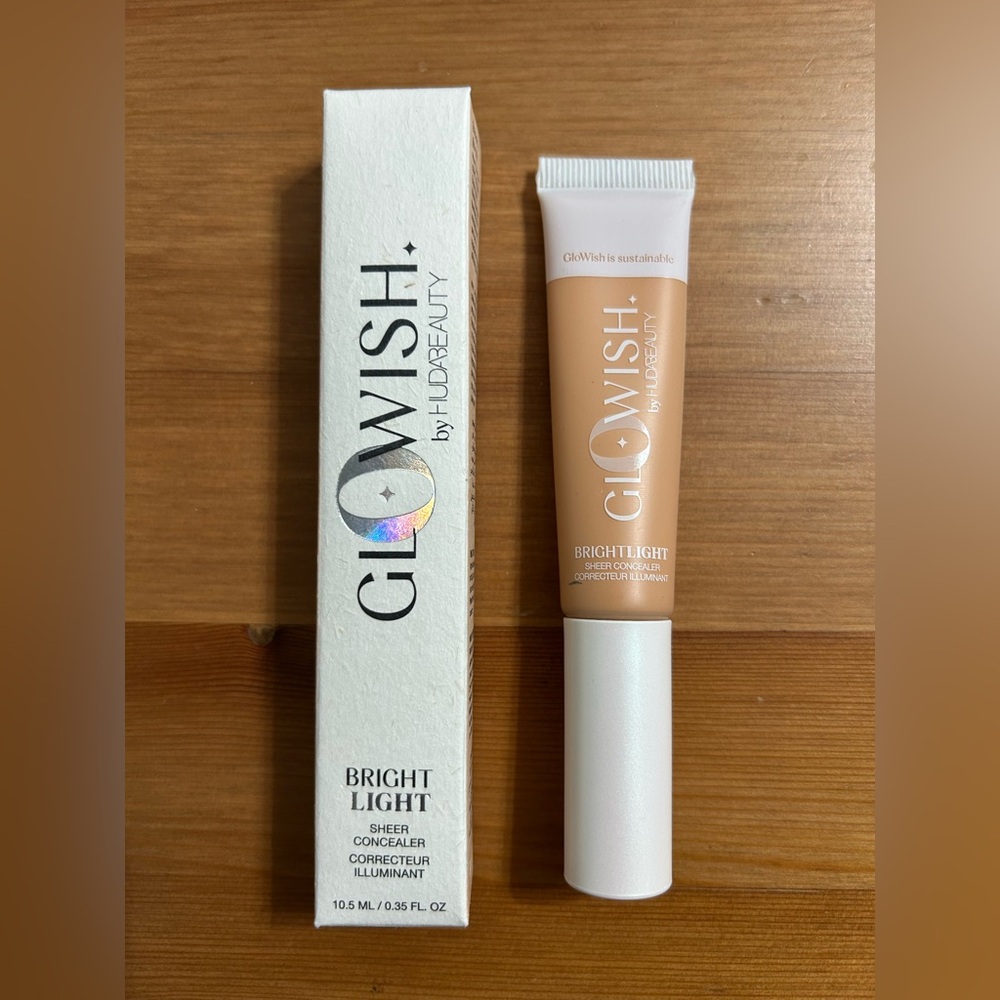 Huda Beauty GloWish Bright Light Hydrating Sheer Vegan Concealer light medium 04